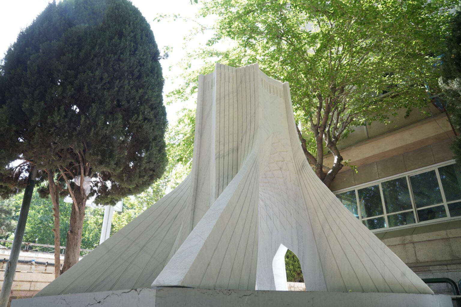 رویداد رونمایی از مجسمه آزادی در دانشگاه تهران
